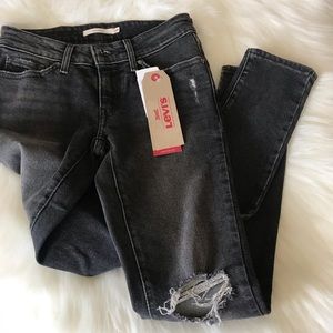 711 Levi’s Mid Rise Slim Jeans